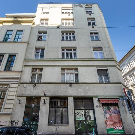 Cozy Little Flat In The City Center Budapest Bagian luar foto