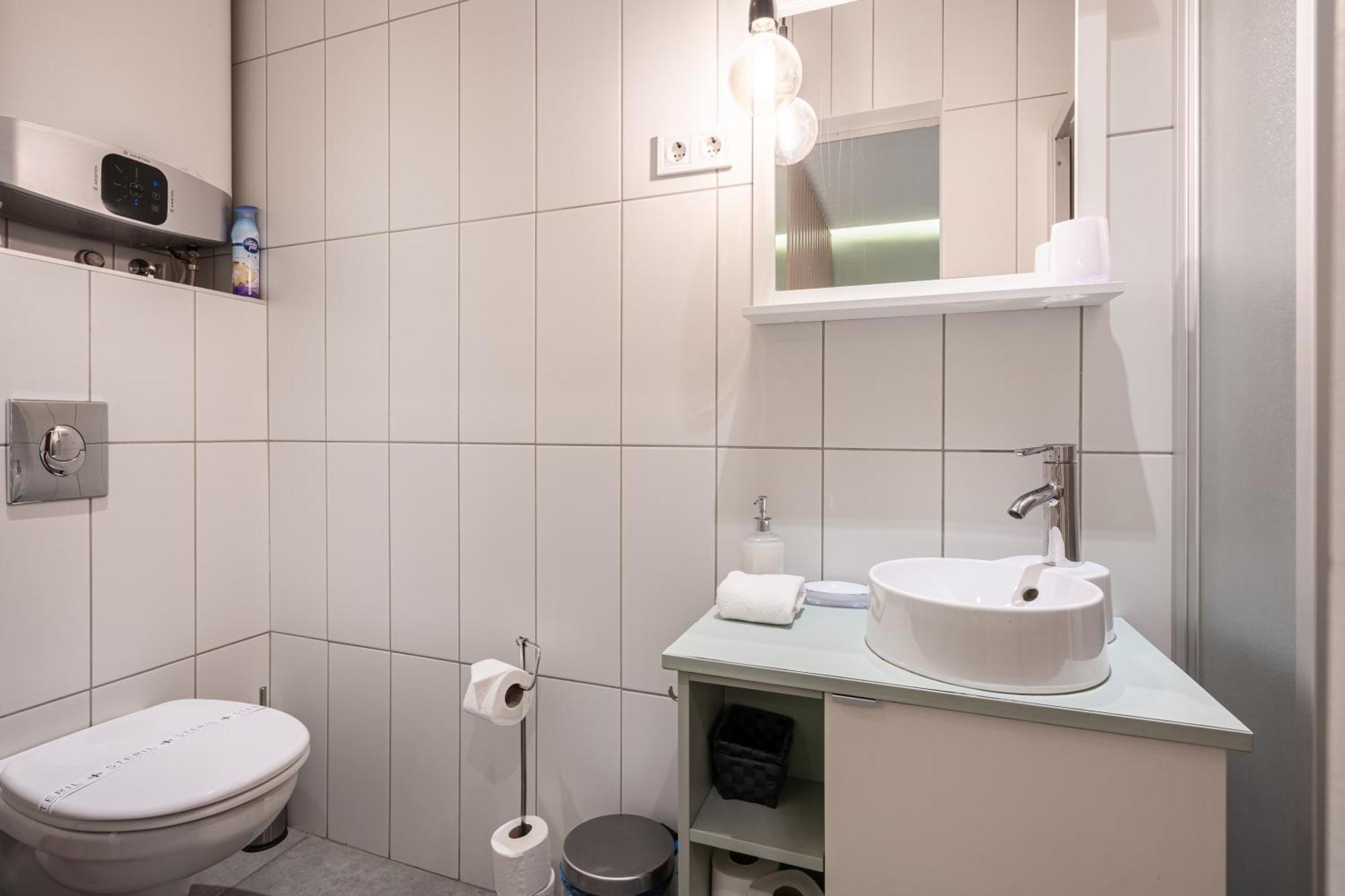 Cozy Little Flat In The City Center Budapest Bagian luar foto