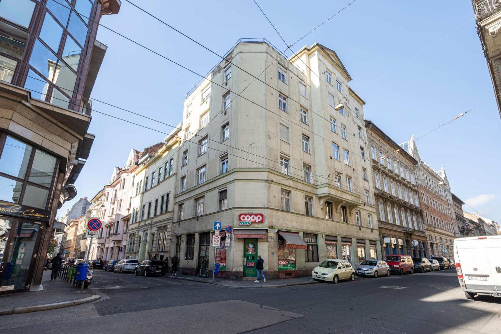 Cozy Little Flat In The City Center Budapest Bagian luar foto