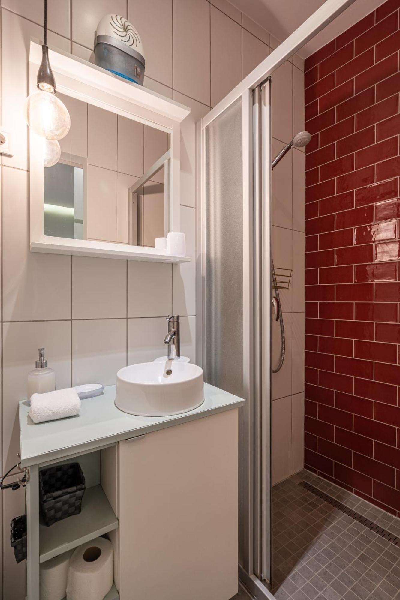 Cozy Little Flat In The City Center Budapest Bagian luar foto