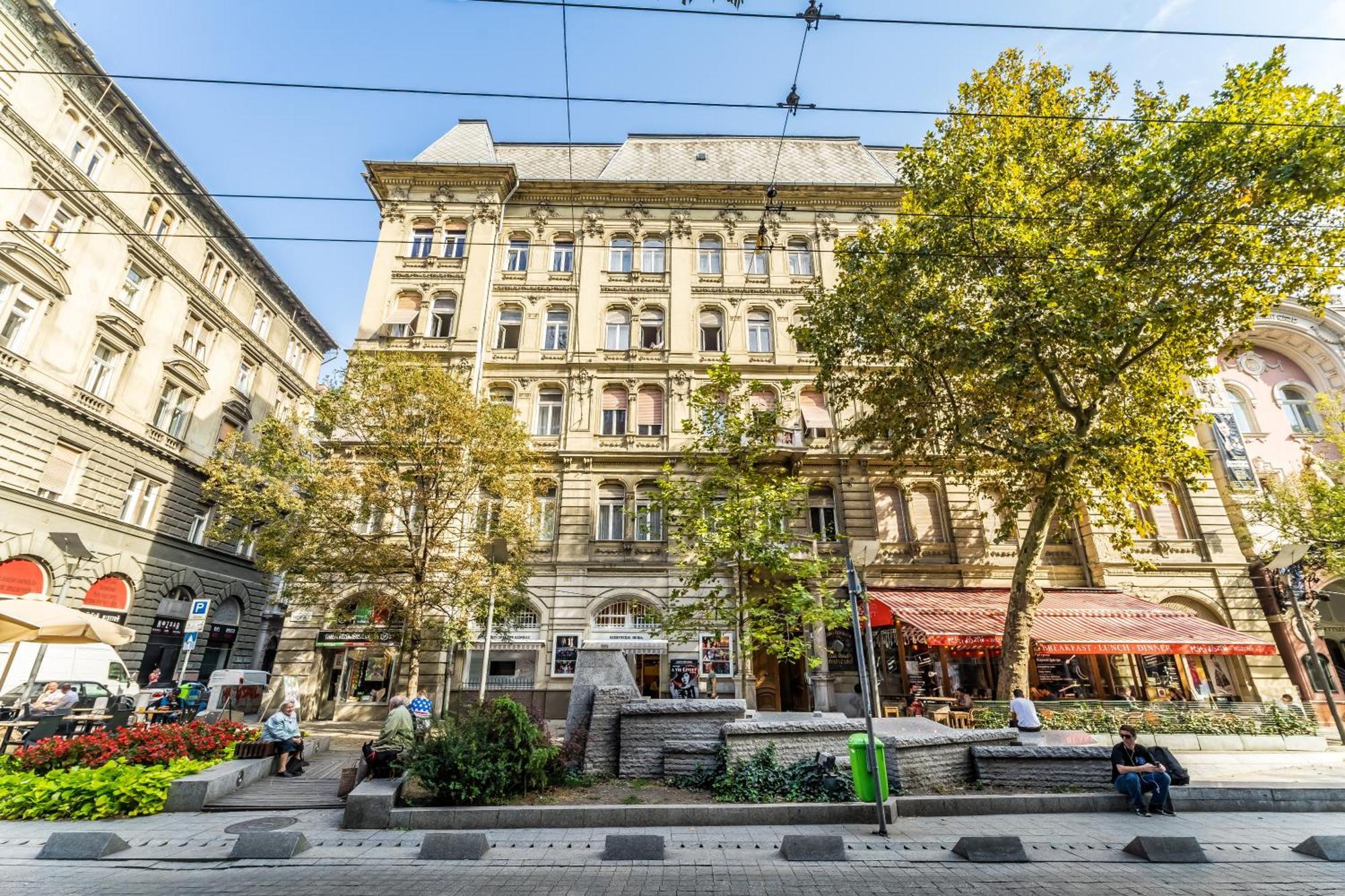 Cozy Little Flat In The City Center Budapest Bagian luar foto